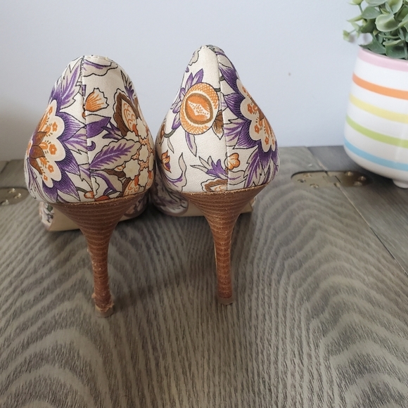 Pierre Michel floral heels size 38  (7.5-8) - Picture 7 of 8